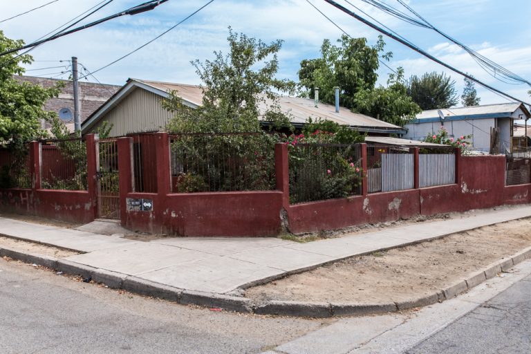 ¡Oportunidad! Gran casa esquina en comuna de Peñalolen.